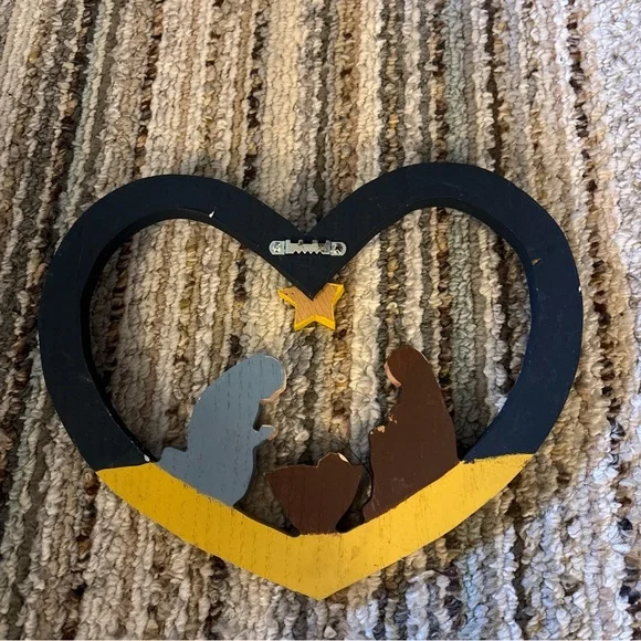 Wooden Nativity Hanging Piece - Picture 7 of 9